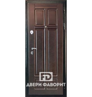 Дверь с трехконтурным уплотнителем и дверным глазком